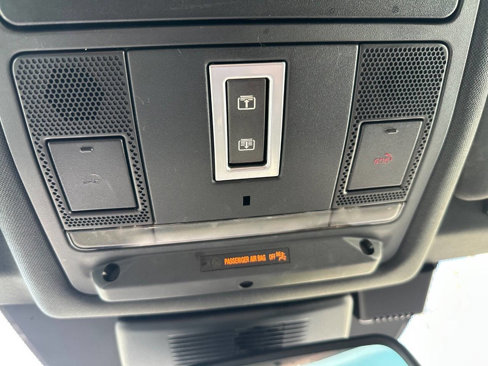 Used 2017 Land Rover Discovery Sport HSE image 18