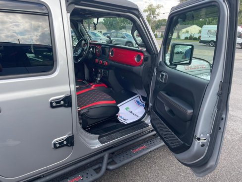 Used 2018 Jeep Wrangler Unlimited Sahara image 10