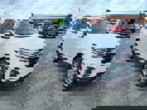 Used 2022 Chevrolet Equinox LT image 2