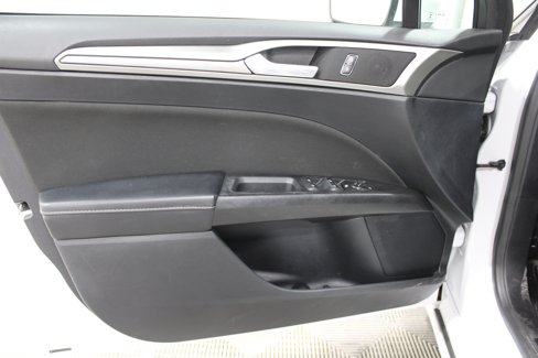 Used 2019 Ford Fusion SE image 6