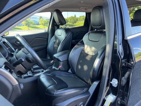 Used 2019 Jeep Cherokee Latitude Plus w/ Cold Weather Group image 18