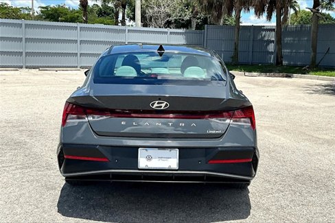 Used 2024 Hyundai Elantra Limited image 6