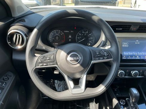 Used 2023 Nissan Kicks SV image 15