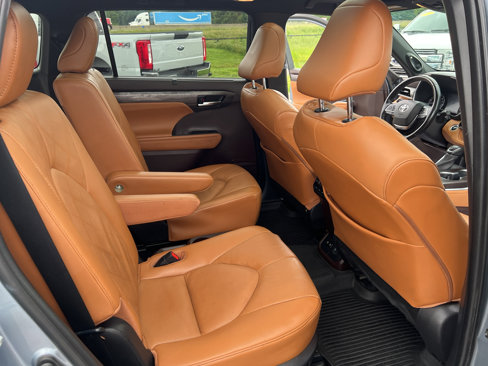 Used 2020 Toyota Highlander Platinum image 14