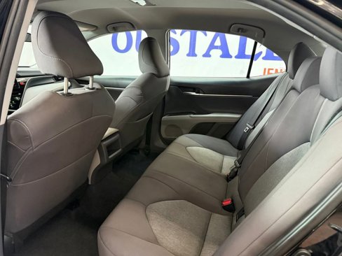 Used 2024 Toyota Camry LE image 12