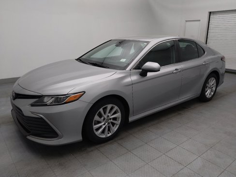Used 2022 Toyota Camry LE image 2
