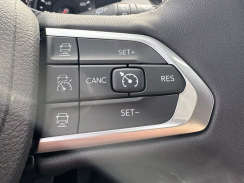 New 2025 Jeep Compass Limited image 15