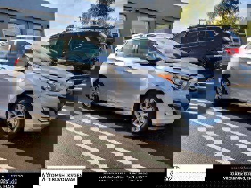 Used 2015 Hyundai Elantra GT image 1