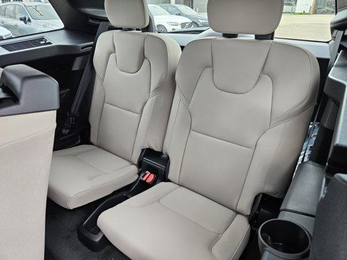 New 2025 Volvo XC90 B5 Plus w/ Protection Package Premier image 33