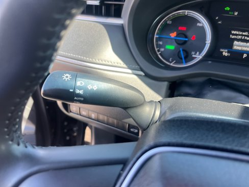 Used 2022 Toyota Venza XLE image 12