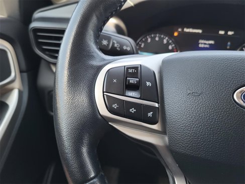 Used 2022 Ford Explorer XLT image 18