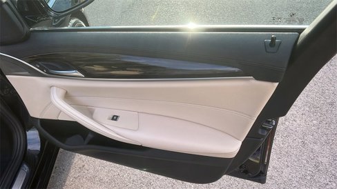 Used 2020 BMW 530i w/ Premium Package image 17