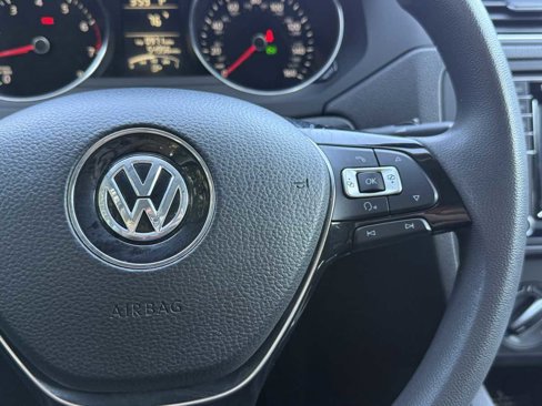 Used 2016 Volkswagen Jetta SE image 17