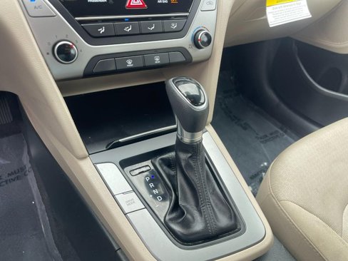 Used 2018 Hyundai Elantra SE image 17