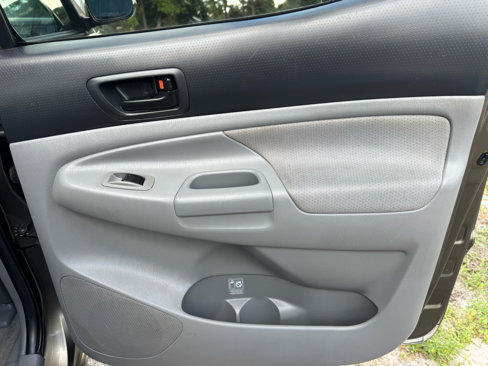 Used 2011 Toyota Tacoma PreRunner image 38