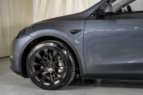 Used 2020 Tesla Model Y Long Range image 12
