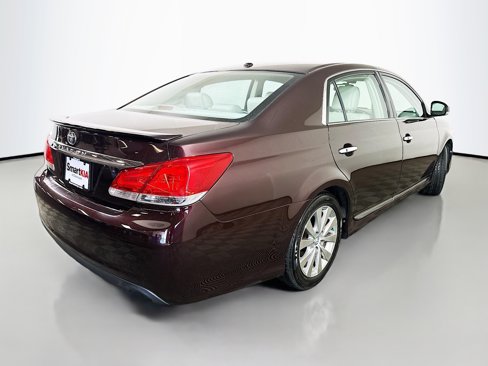 Used 2011 Toyota Avalon Limited image 7
