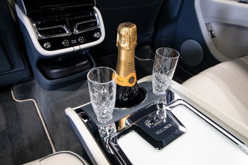 Used 2023 Bentley Bentayga Extended Wheelbase image 7