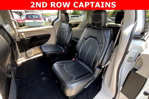 Used 2023 Chrysler Pacifica Touring-L image 19