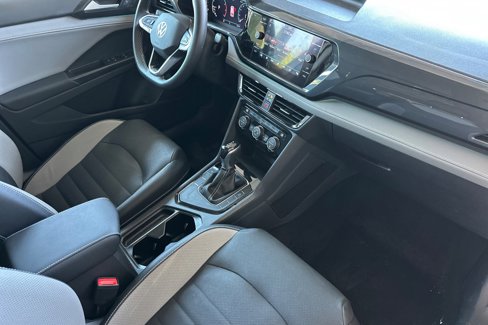 Used 2022 Volkswagen Taos SEL w/ Panoramic Sunroof Package image 16
