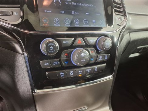 Used 2019 Jeep Grand Cherokee Altitude image 21