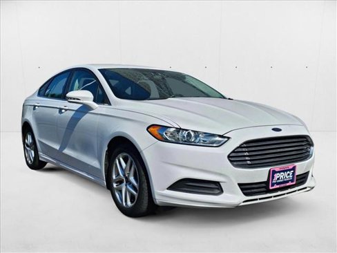 Used 2016 Ford Fusion SE image 3