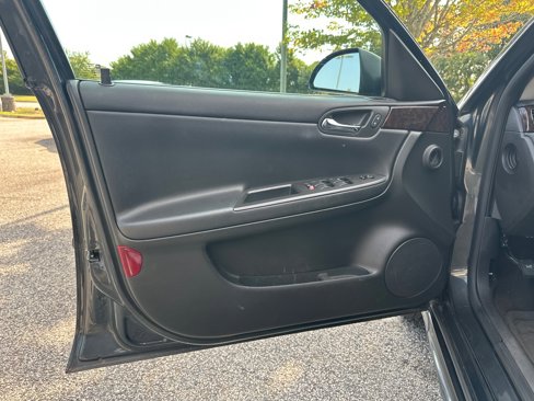Used 2015 Chevrolet Impala LT w/ LT Sunroof Package image 10