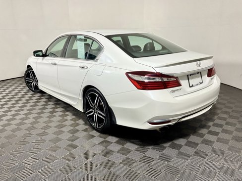 Used 2016 Honda Accord Sport image 9