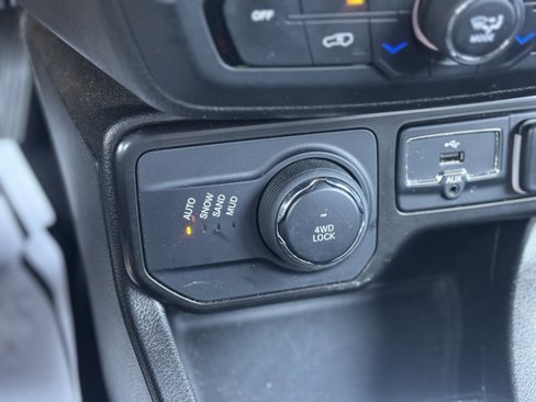 Used 2022 Jeep Renegade Altitude image 29