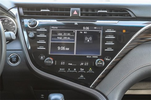 Used 2018 Toyota Camry XLE image 15
