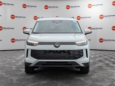 New 2025 Volkswagen Tiguan SE image 2