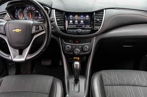 Used 2022 Chevrolet Trax LT w/ LT Convenience Package image 11