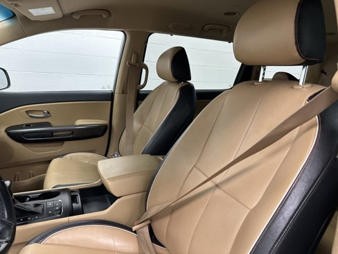 Used 2017 Kia Sedona LX w/ LX Essentials Premium Package image 13