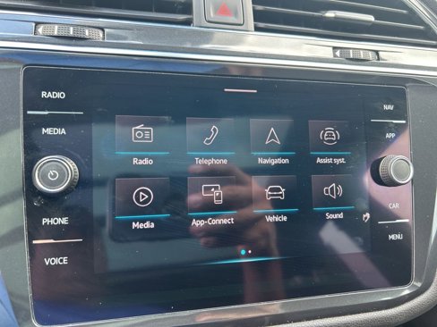 Used 2022 Volkswagen Tiguan SEL R-Line image 40
