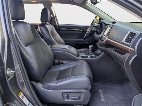 Used 2014 Toyota Highlander Limited image 22