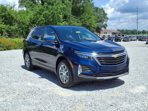 Used 2023 Chevrolet Equinox LT image 2