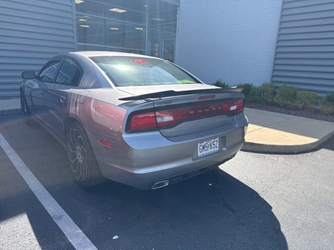 Used 2014 Dodge Charger SE image 2
