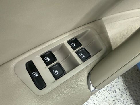 Used 2017 Volkswagen Golf Wolfsburg Edition image 11