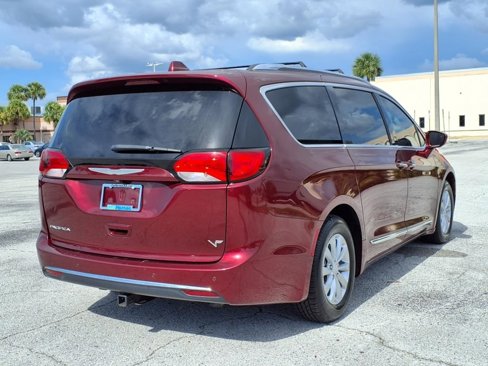 Used 2018 Chrysler Pacifica Touring-L Plus image 7