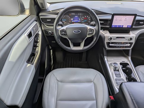 Used 2021 Ford Explorer XLT w/ Equipment Group 202A image 18