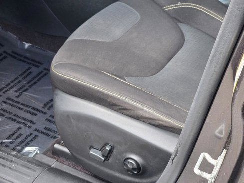 Used 2016 Jeep Cherokee Latitude w/ Safety/Convenience Group image 21