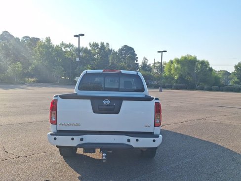 Used 2020 Nissan Frontier SV image 7