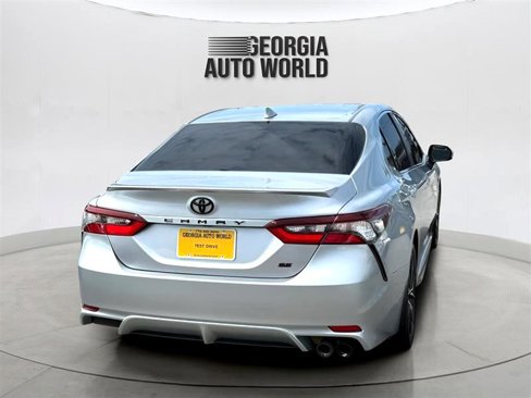 Used 2021 Toyota Camry SE image 5