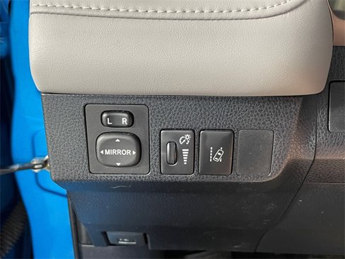 Used 2016 Toyota RAV4 Limited image 10