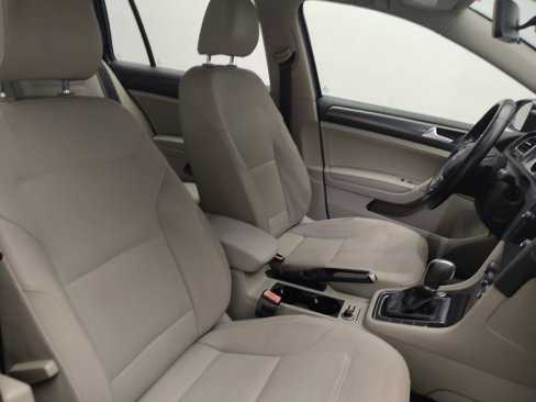 Used 2018 Volkswagen Golf SE image 21