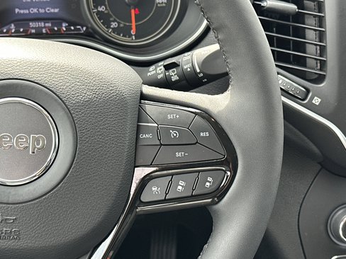 Used 2023 Jeep Cherokee Altitude Lux image 27