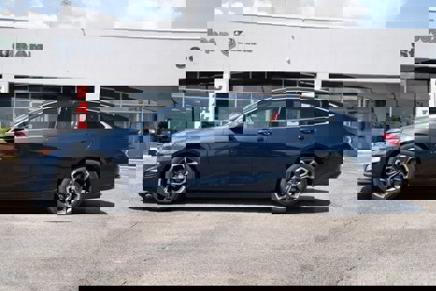Used 2022 Chevrolet Malibu LT image 2