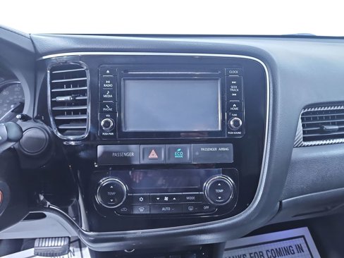 Used 2017 Mitsubishi Outlander ES image 18