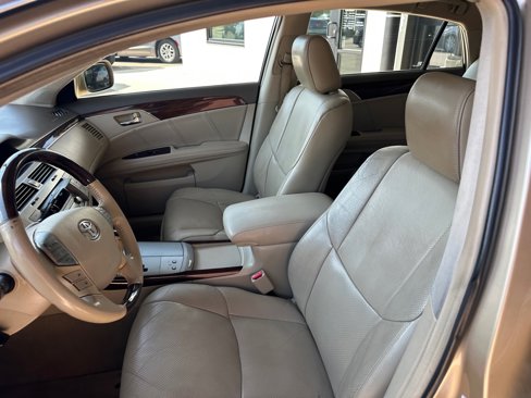 Used 2010 Toyota Avalon XL image 10