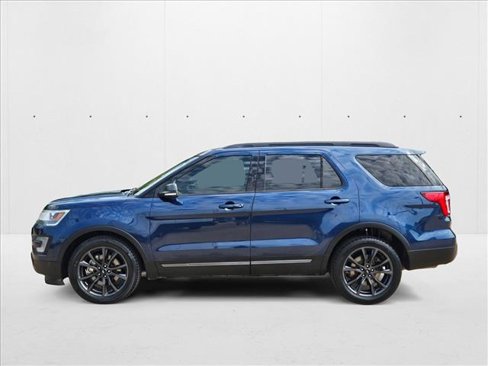 Used 2017 Ford Explorer XLT w/ Equipment Group 202A image 9